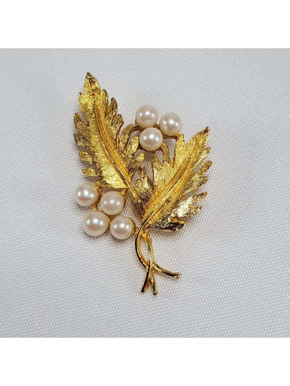 Vintage Dubarry Fifth Ave Brooch Gold Tone Pin Faux Pearl Leaf Signed DBA